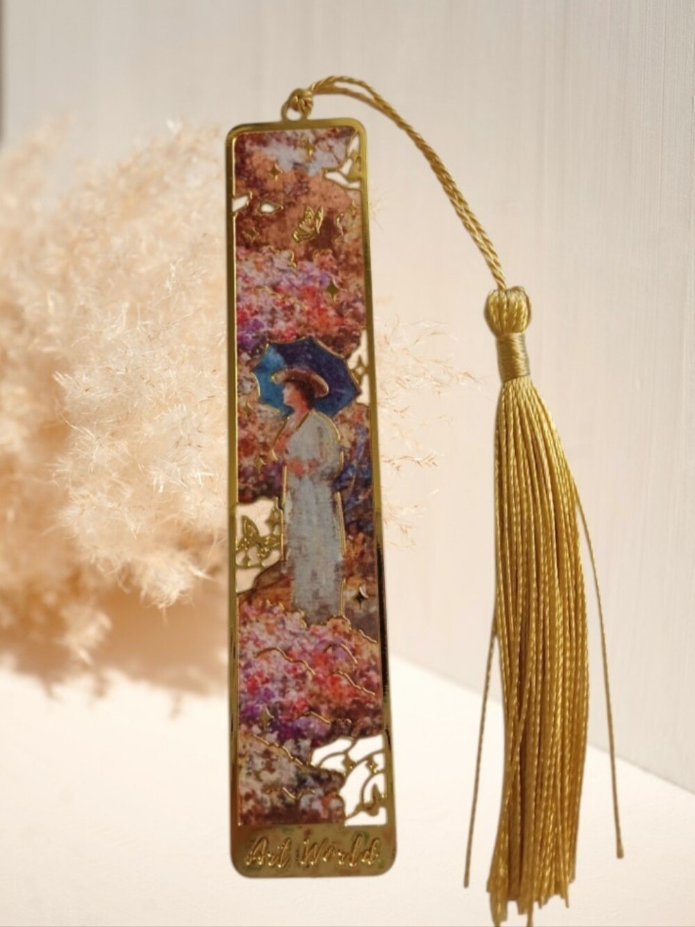 Bookmark Golden Hollow Lady on the Garden